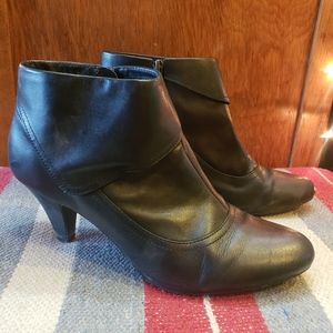 Black leather Seychelles zippered booties
